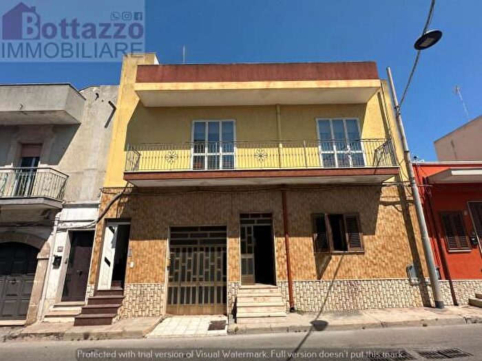 Appartamento con 6 locali in vendita in Via Roma, Lizzano