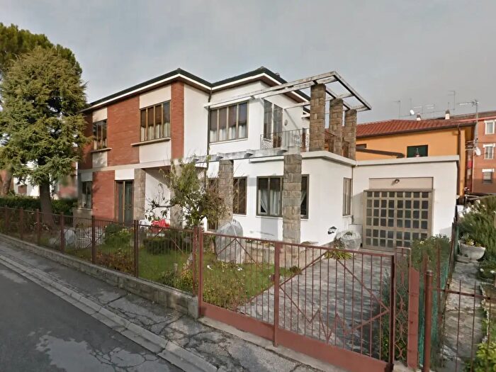 Casa quadrilocale in vendita in Viale Tre Martiri, Rovigo