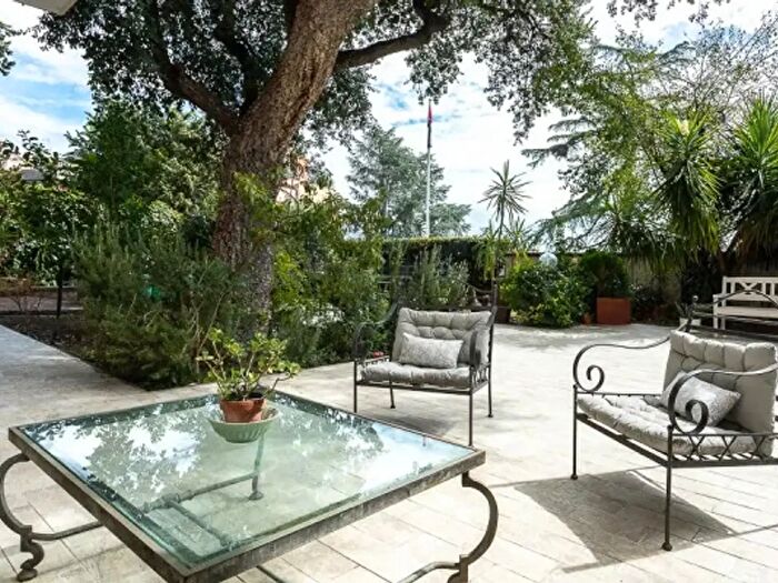 Appartamento con 6 locali in vendita in Via Valdieri, Roma