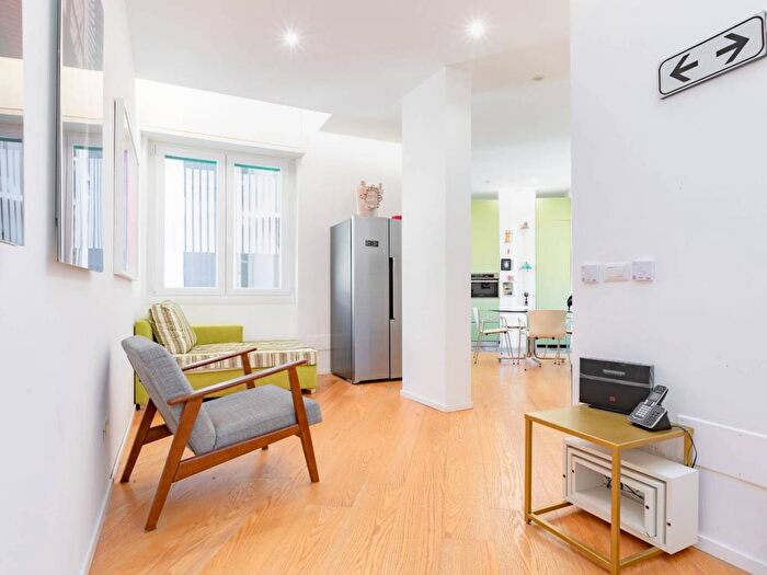 Appartamento trilocale in affitto in Viale Emilio Caldara, Quadronno Crocetta, Milano