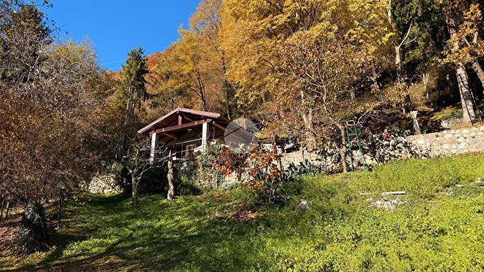 Casa trilocale in vendita in Località Carnino, Ossimo