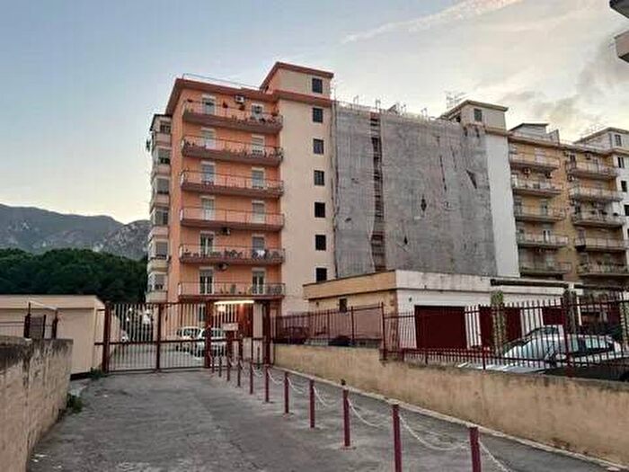 Appartamento con 6 locali in affitto in Passaggio Salvatore Della Plata, Sperone, Palermo