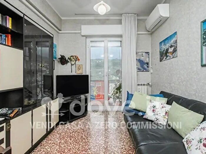 Appartamento trilocale in vendita in Via Mogadiscio e, Genova