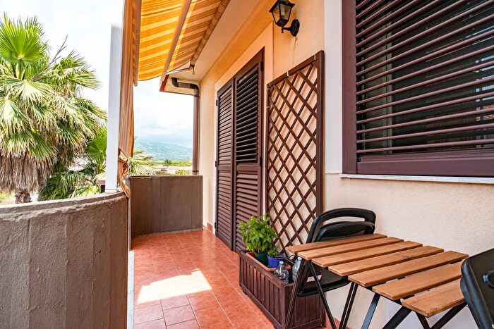 Appartamento trilocale in vendita in Via Decime, Mascali