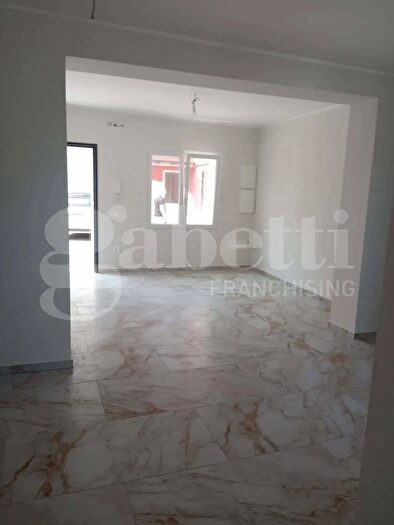 Casa con 6 locali in vendita in Porto Viro