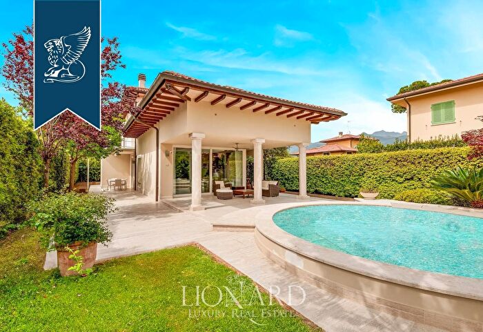 Casa con 5 locali in vendita in Forte Dei Marmi