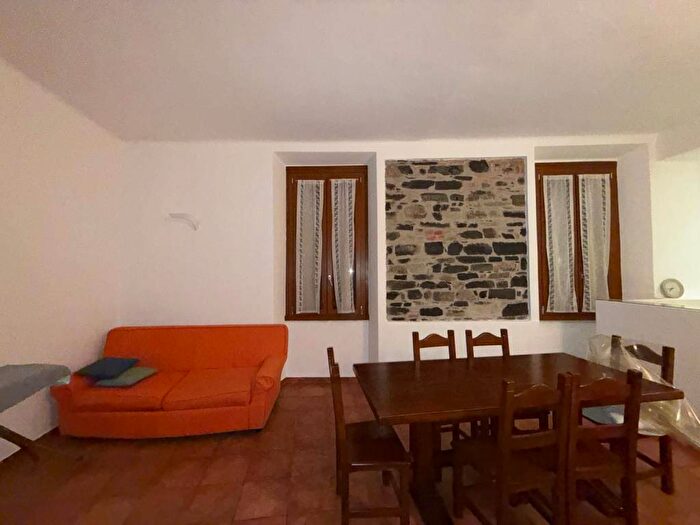 Appartamento trilocale in affitto in Via Carloni, Borghi, Como