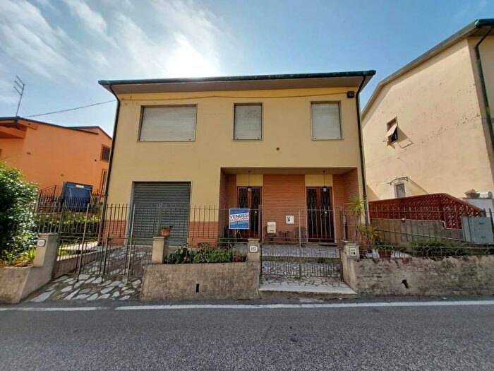 Casa con 8 locali in vendita in Via Tosco Romagnola Est Pontedera, Pontedera