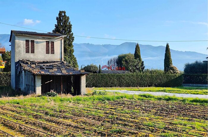 Casa bilocale in vendita in Lucca
