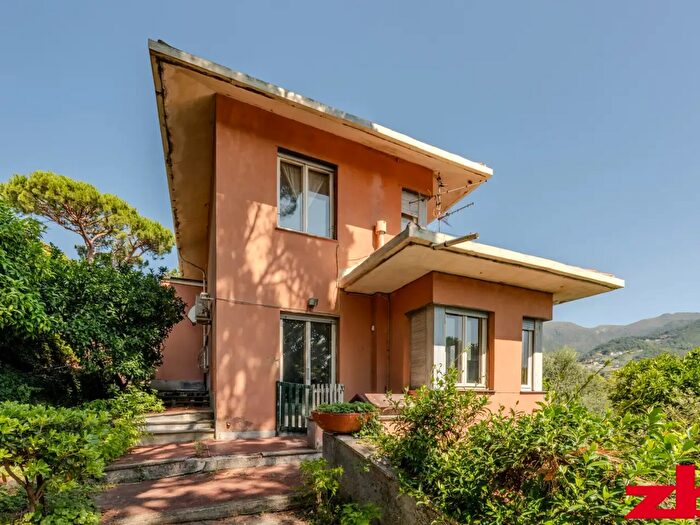 Casa con 14 locali in vendita in Via della Pineta, Arenzano