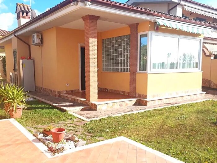 Casa con 6 locali in vendita in Anzio