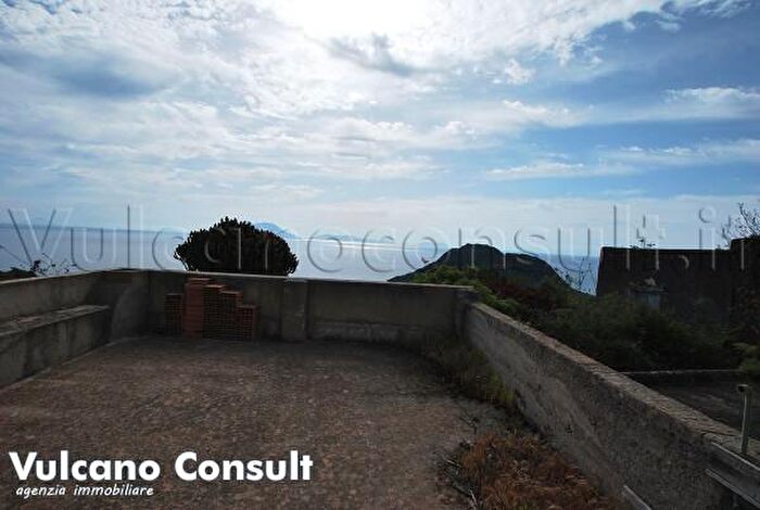 Casa con 6 locali in vendita in Strada Provinciale, Lipari