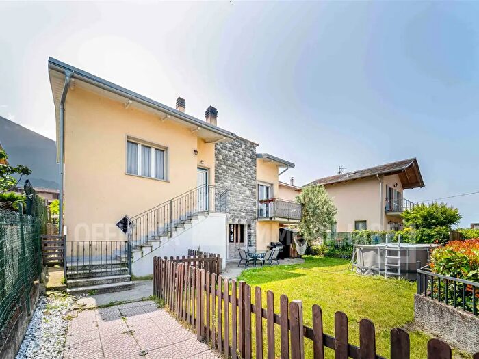 Casa con 5 locali in vendita in Via Nazionale Sud, Colico