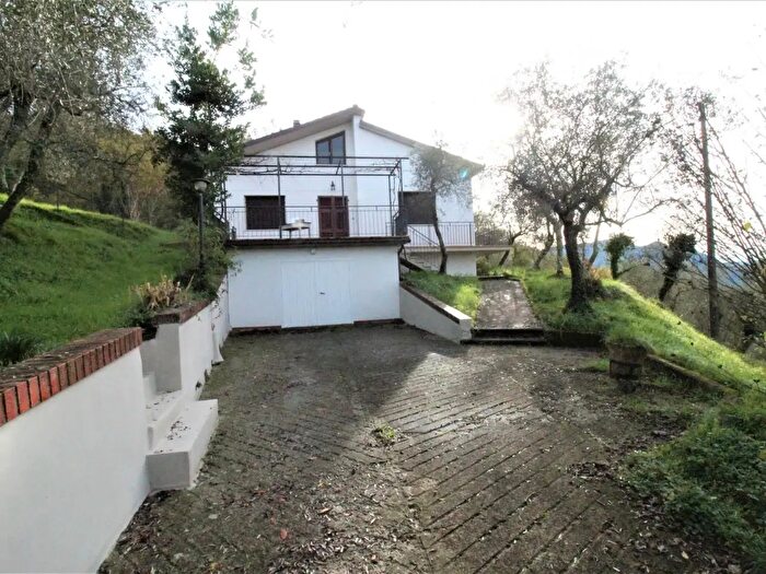 Casa con 6 locali in vendita in Aulla