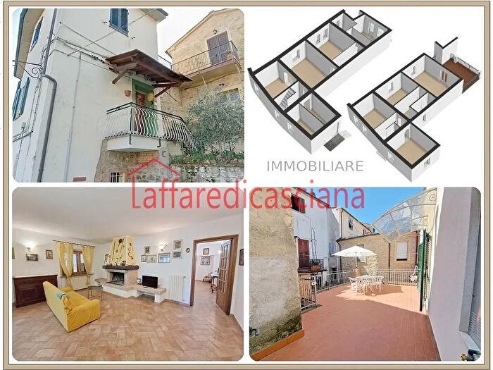 Casa con 11 locali in vendita in Via Roma, Chianni