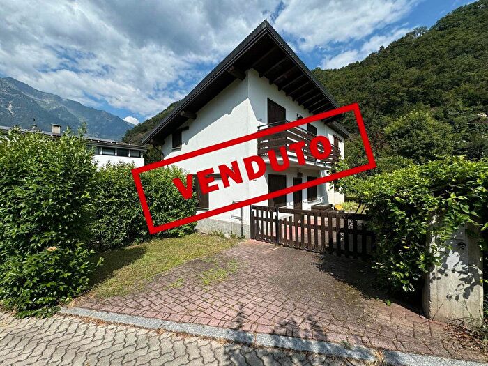 Casa trilocale in vendita in Via Roma, Prata Camportaccio