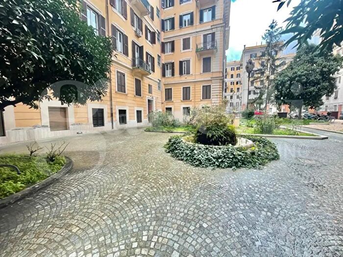 Appartamento quadrilocale in vendita in Viale Liegi, Roma