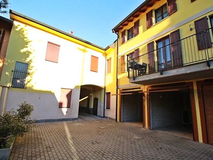 Appartamento quadrilocale in vendita in Via Alessandro Manzoni, Concorezzo