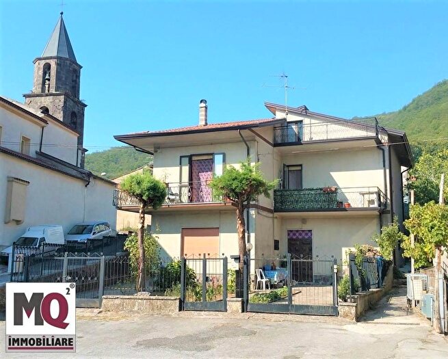 Casa con 7 locali in vendita in Roccamonfina