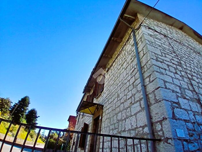 Appartamento quadrilocale in vendita in Via Semonte, Gubbio