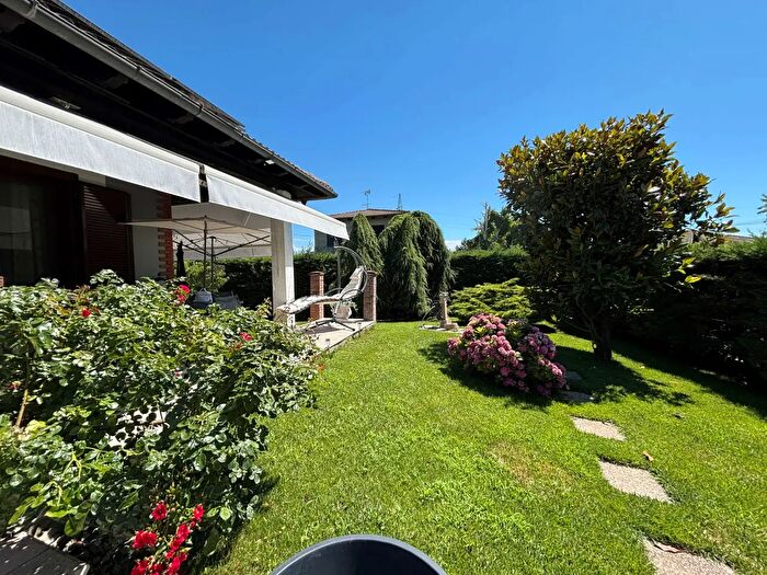 Casa con 6 locali in vendita in Frugarolo