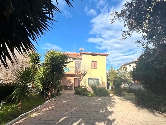 Casa con 7 locali in vendita in Contrada San Giovanni, Colonnella