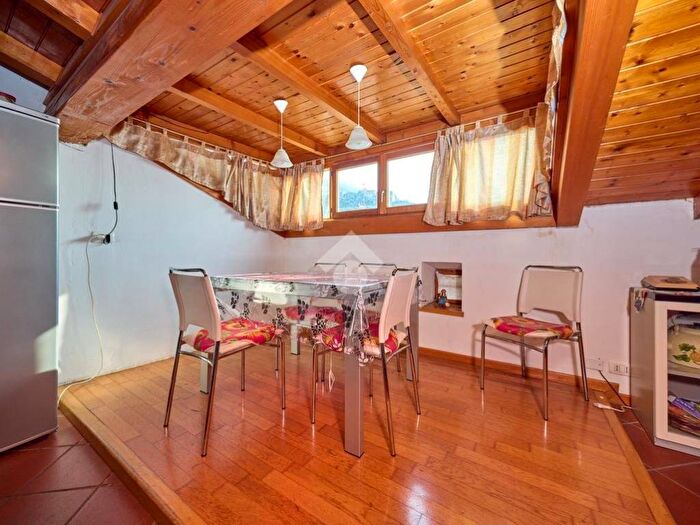 Appartamento trilocale in affitto in Piazza Olivo, Magugnano, Brenzone sul Garda