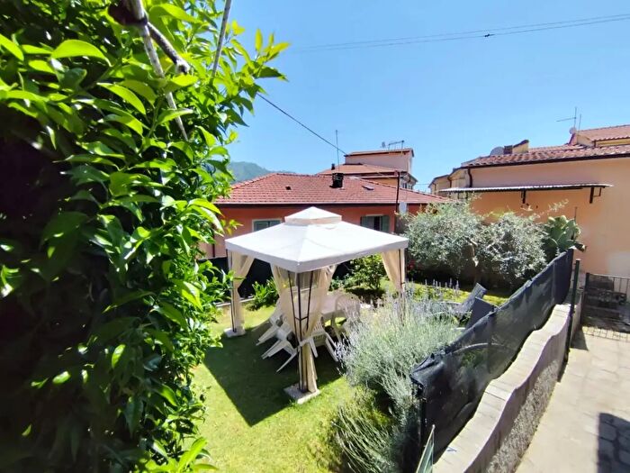 Appartamento con 5 locali in vendita in Massa