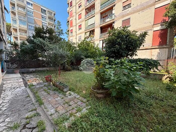 Appartamento trilocale in vendita in Via Val di Lanzo, Roma