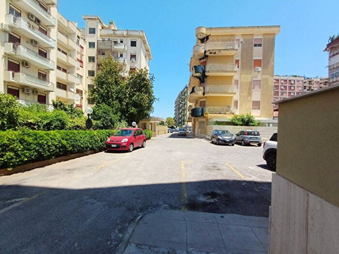 Appartamento trilocale in affitto in Via Camillo Camilliani, Uditore Leonardo Da Vinci Alta, Palermo