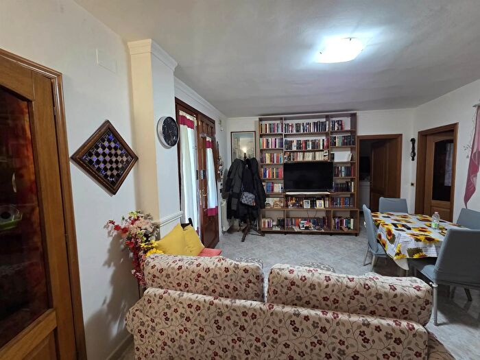 Casa quadrilocale in vendita in Calci