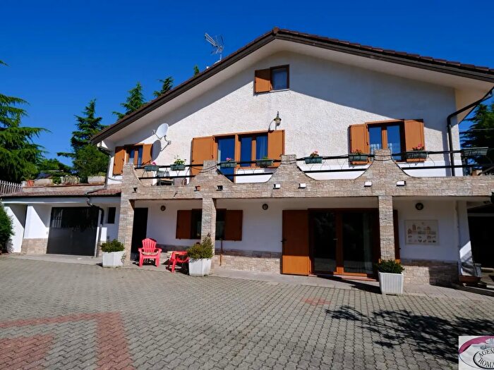 Casa con 9 locali in vendita in Ponzone