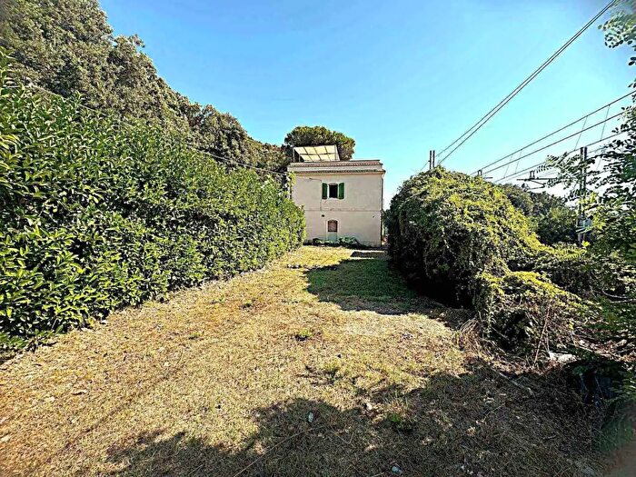 Casa con 6 locali in vendita in Rosignano Marittimo