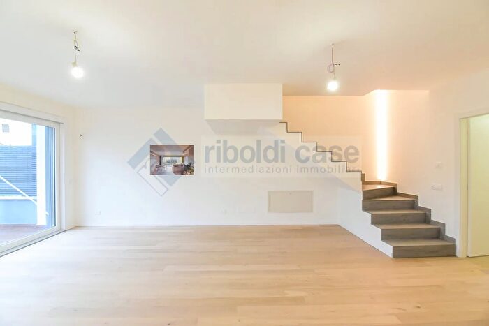 Casa quadrilocale in vendita in Seregno