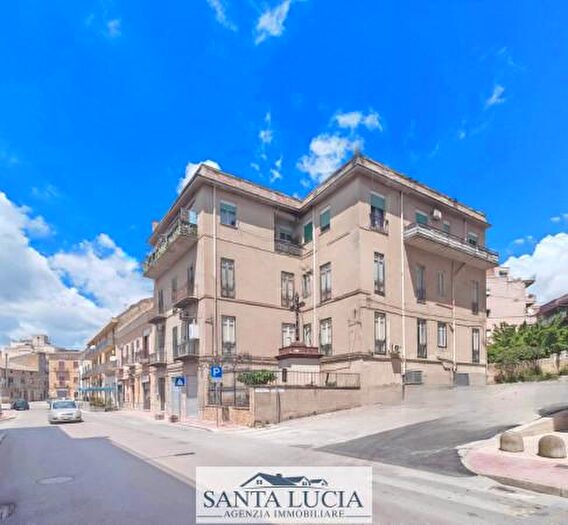 Appartamento con 6 locali in vendita in Via Regina Elena, Canicatti