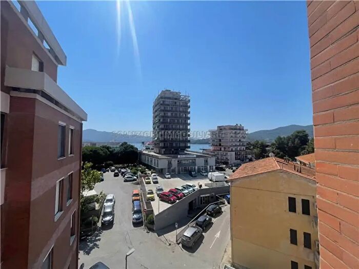 Appartamento con 7 locali in vendita in Portoferraio