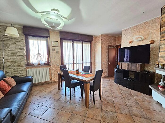 Appartamento quadrilocale in vendita in Nazario Sauro, Vanzago