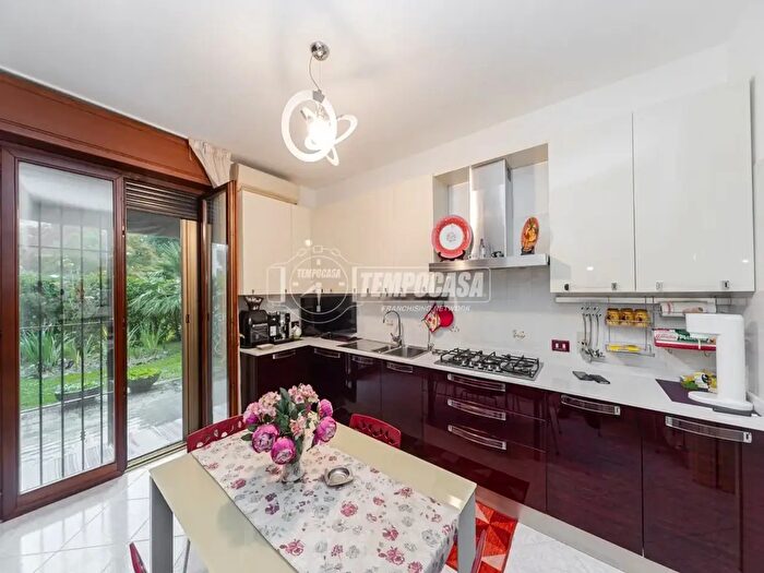 Appartamento quadrilocale in vendita in Via Luciano Manara, Muggiò