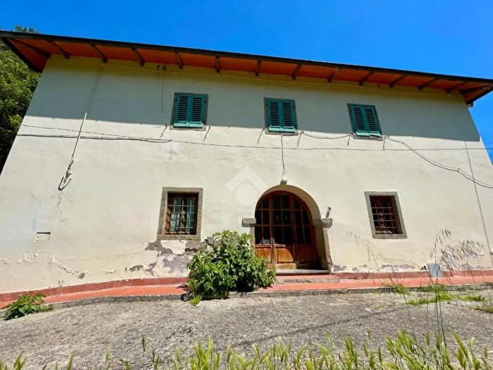 Casa con 8 locali in vendita in Frazione S Detole, Dicomano