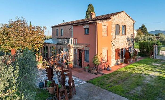 Casa con 6 locali in vendita in Via Roma, Castiglione Del Lago