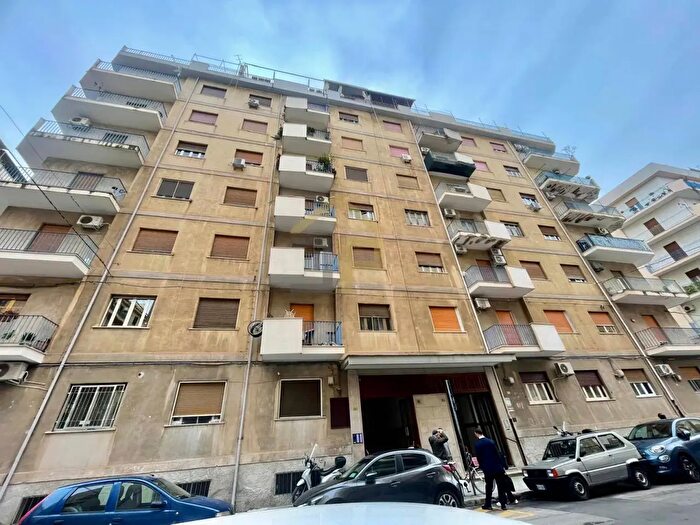 Appartamento con 5 locali in vendita in Via Luigi Manfredi, Palermo