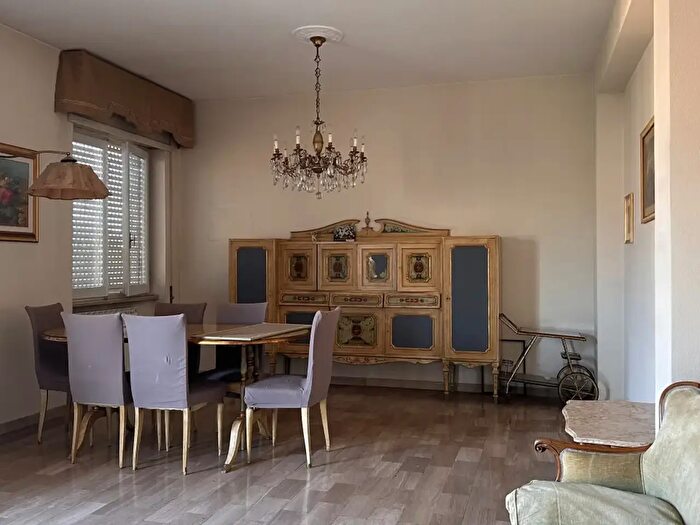 Appartamento con 5 locali in vendita in Largo Ezio Ottaviani, Terni