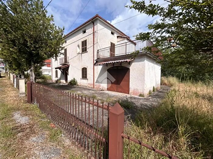 Casa con 5 locali in vendita in Via Fallena, Casalvieri