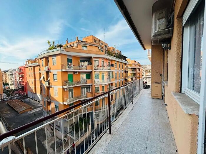 Appartamento trilocale in vendita in Via Federico Barocci, Roma