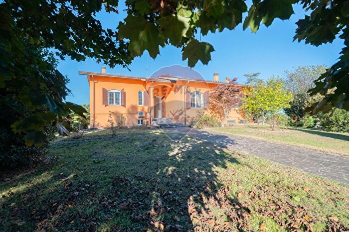 Casa con 7 locali in vendita in Via Nodare, Dosolo