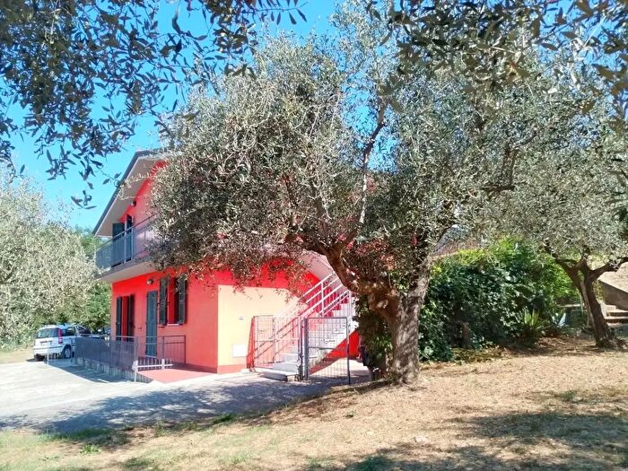 Casa con 8 locali in vendita in Sarzana
