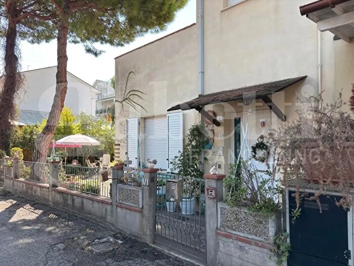 Appartamento quadrilocale in vendita in Via Volta, Cervia