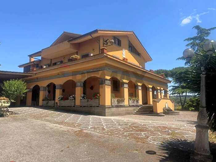 Casa con 14 locali in vendita in Via della Tenutella, Albano Laziale