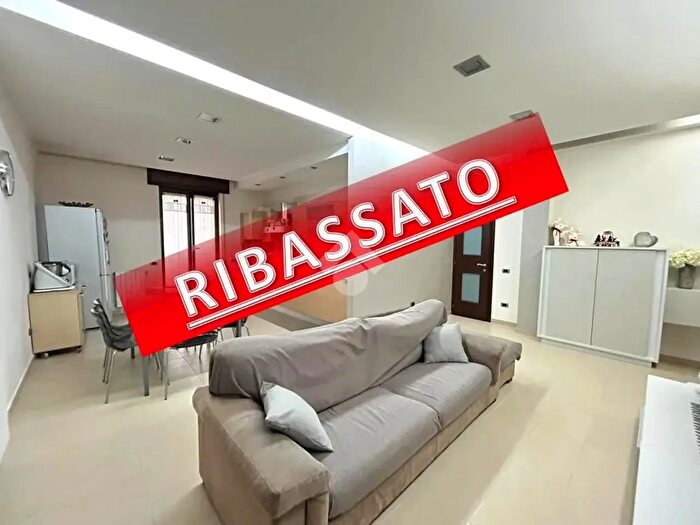 Appartamento trilocale in vendita in Via Genova, Casoria