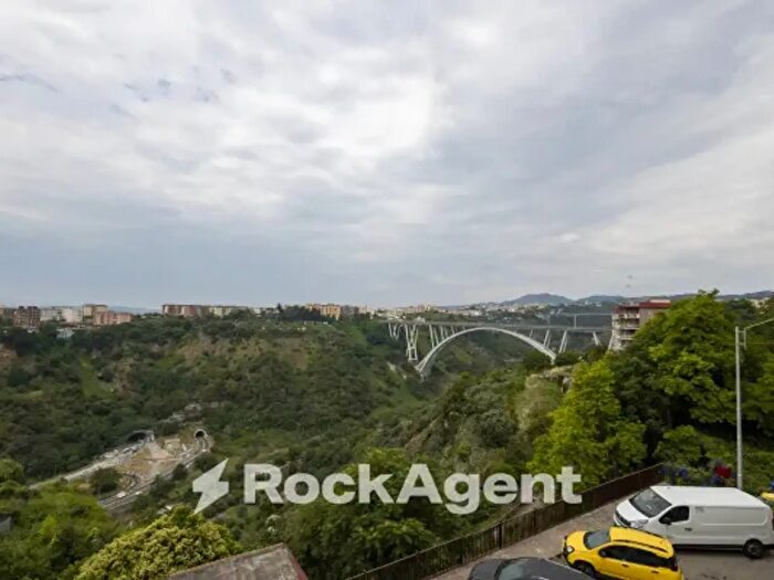 Appartamento con 5 locali in vendita in Via Carlo V, Catanzaro